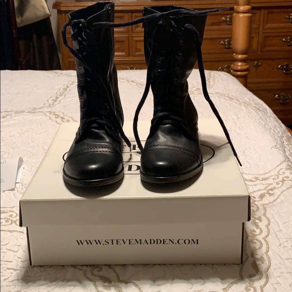 Steve Madden leather boots size 8